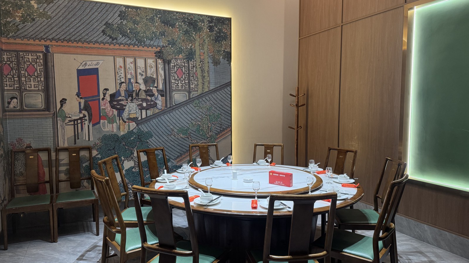 京都宴禧酒店中式壁画背光包间圆桌宴请实拍